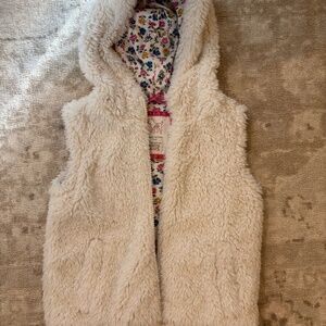 Boden Sherpa hooded vest size 5-6